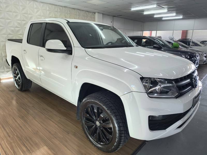 VOLKSWAGEN - AMAROK - 2017/2018 - Branca - R$ 95.900,00