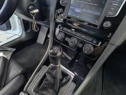 VOLKSWAGEN - GOLF - 2017/2017 - Branca - R$ 99.900,00