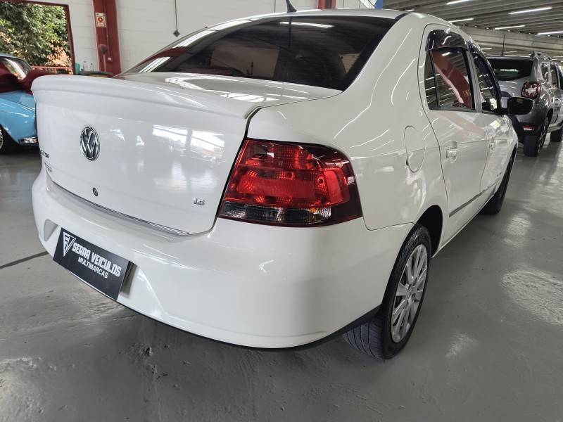 VOLKSWAGEN - VOYAGE - 2010/2011 - Branca - R$ 33.900,00