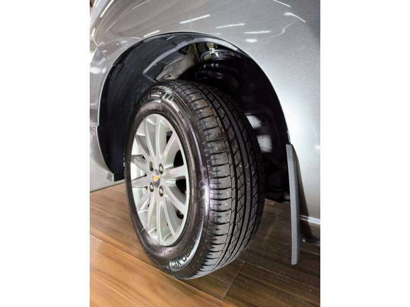 CHEVROLET - SPIN - 2013/2014 - Cinza - R$ 50.900,00