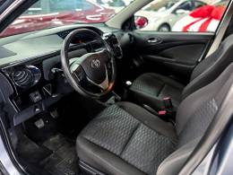 TOYOTA - ETIOS - 2015/2015 - Cinza - R$ 45.900,00