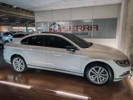 VOLKSWAGEN - PASSAT - 2018/2019 - Branca - R$ 156.900,00