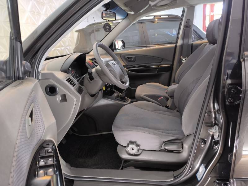 HYUNDAI - TUCSON - 2010/2011 - Preta - R$ 42.900,00