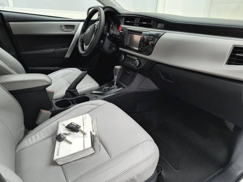 TOYOTA - COROLLA - 2014/2015 - Branca - R$ 81.900,00