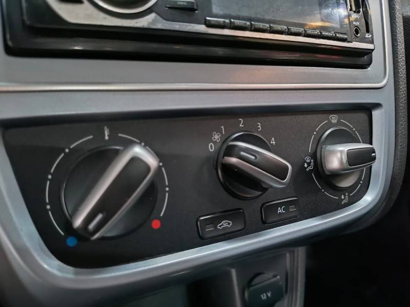 VOLKSWAGEN - SAVEIRO - 2014/2015 - Branca - R$ 47.900,00