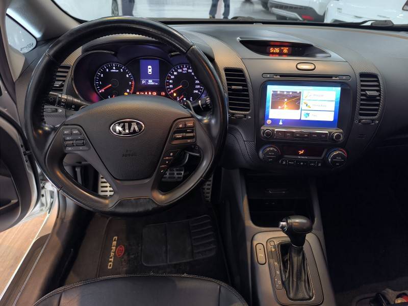 KIA MOTORS - CERATO - 2013/2014 - Prata - R$ 60.900,00
