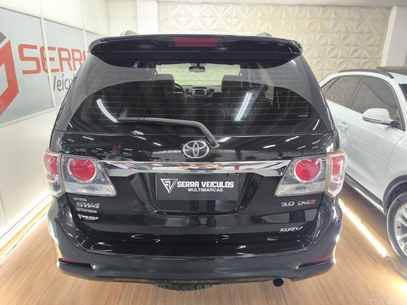 TOYOTA - HILUX SW4 - 2012/2012 - Preta - R$ 126.900,00