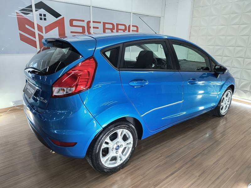 FORD - FIESTA - 2013/2014 - Azul - R$ 42.900,00