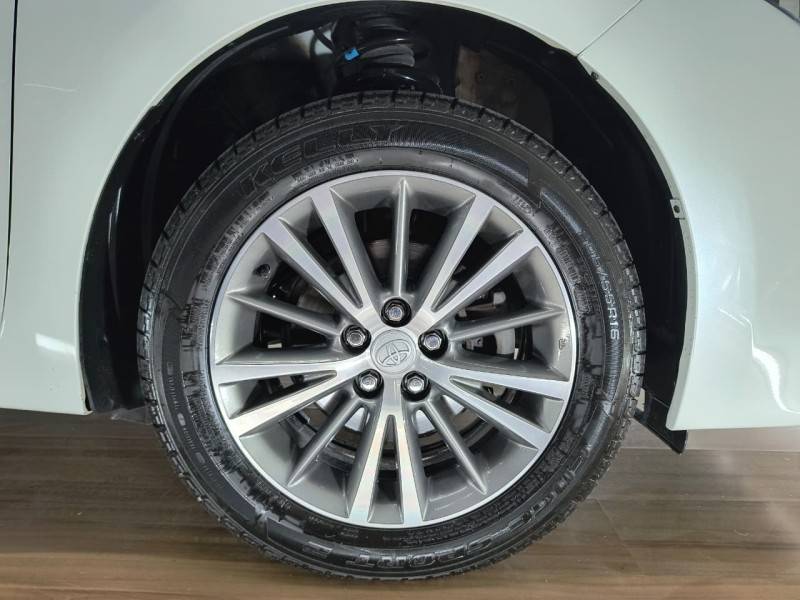 TOYOTA - COROLLA - 2014/2015 - Branca - R$ 81.900,00