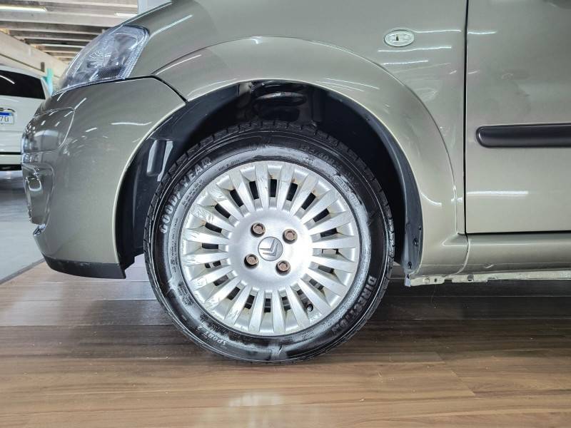 CITROËN - C3 - 2010/2011 - Verde - R$ 25.900,00