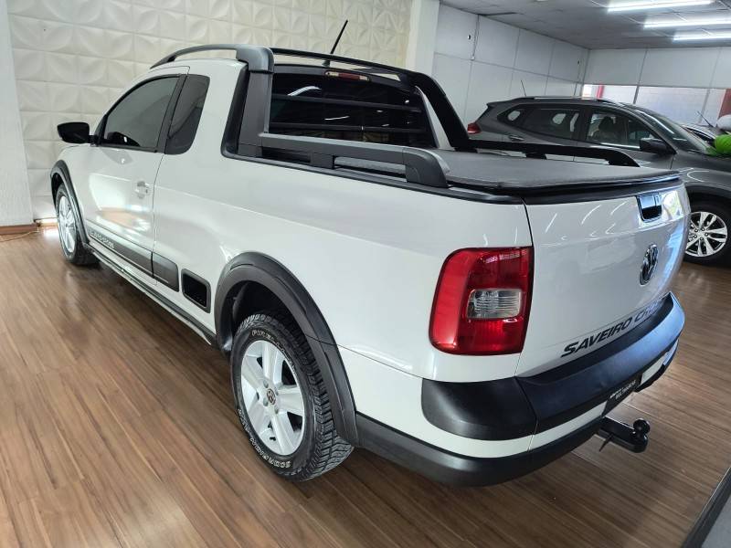 VOLKSWAGEN - SAVEIRO - 2011/2012 - Branca - R$ 52.900,00
