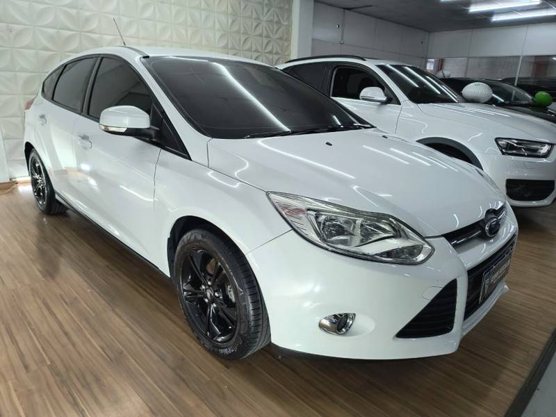 FORD - FOCUS - 2015/2015 - Branca - R$ 56.900,00