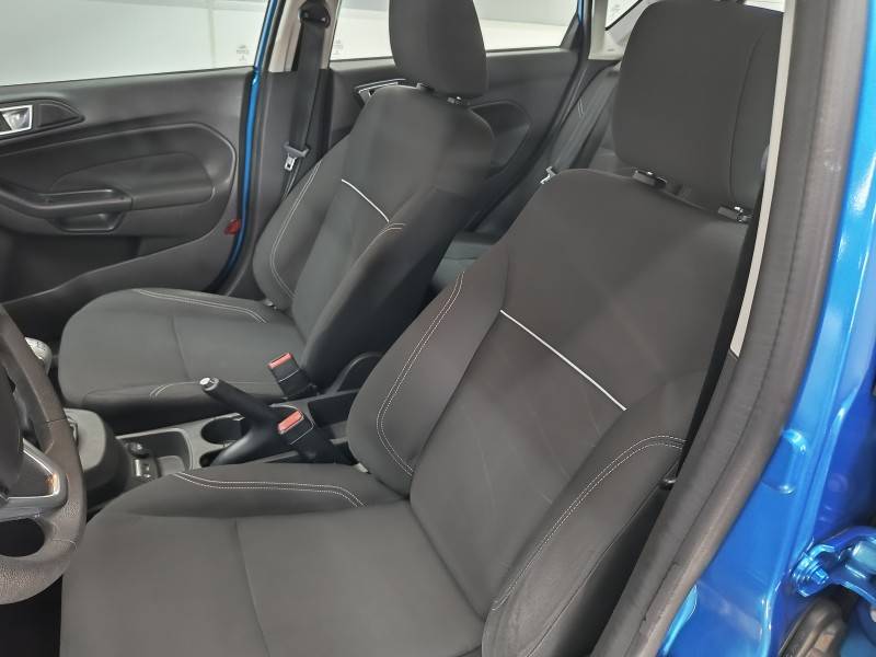 FORD - FIESTA - 2013/2014 - Azul - R$ 42.900,00