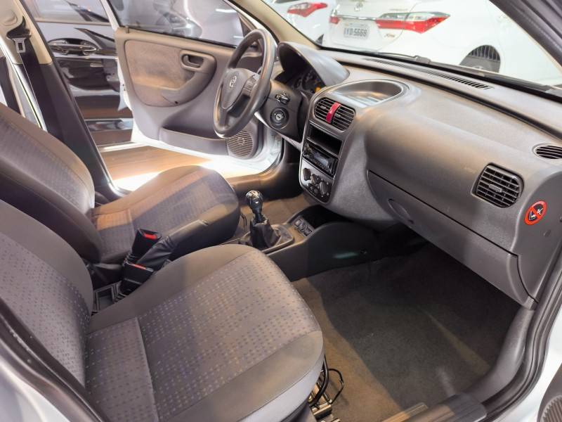 CHEVROLET - CORSA - 2012/2012 - Prata - R$ 35.900,00