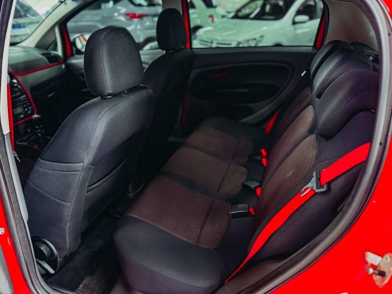 FIAT - PUNTO - 2011/2011 - Vermelha - R$ 46.900,00