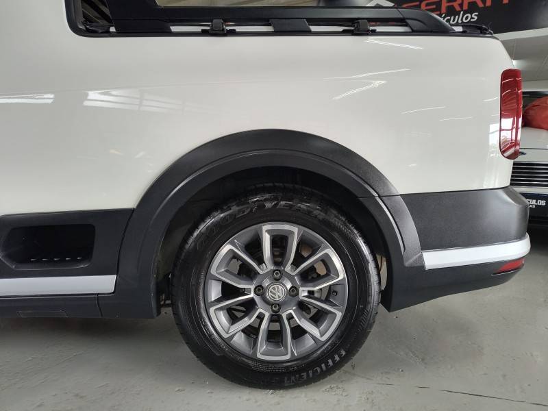 VOLKSWAGEN - SAVEIRO - 2017/2018 - Branca - R$ 78.900,00