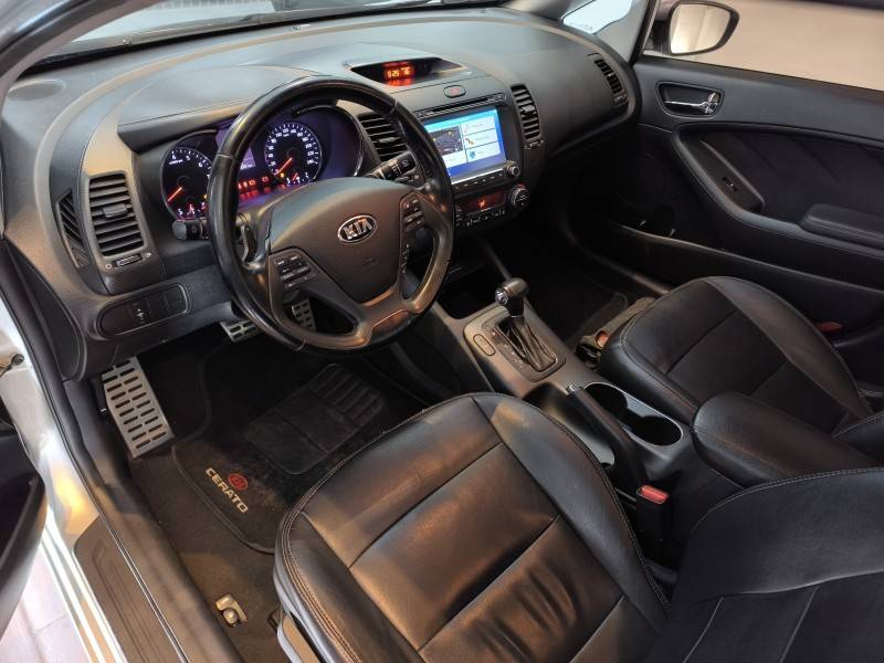 KIA MOTORS - CERATO - 2013/2014 - Prata - R$ 60.900,00