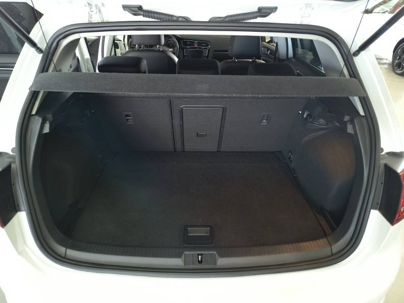 VOLKSWAGEN - GOLF - 2017/2017 - Branca - R$ 99.900,00