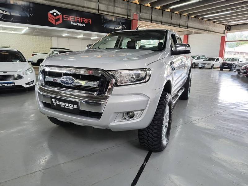 FORD - RANGER - 2017/2018 - Prata - R$ 139.900,00