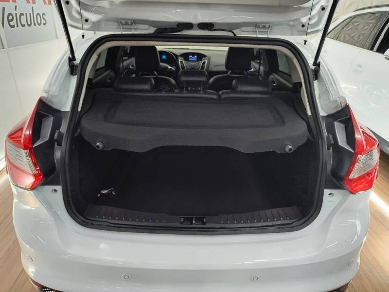 FORD - FOCUS - 2015/2015 - Branca - R$ 56.900,00