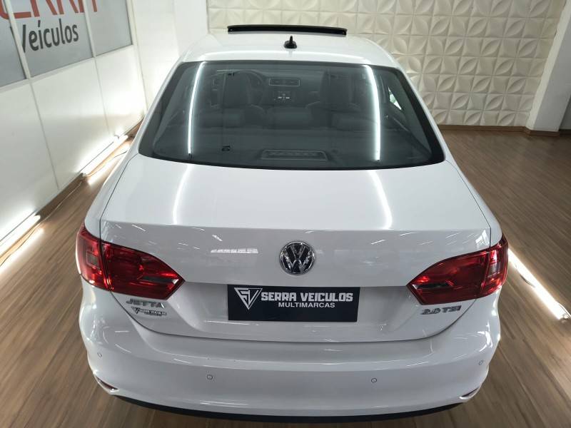 VOLKSWAGEN - JETTA - 2012/2012 - Branca - R$ 68.900,00