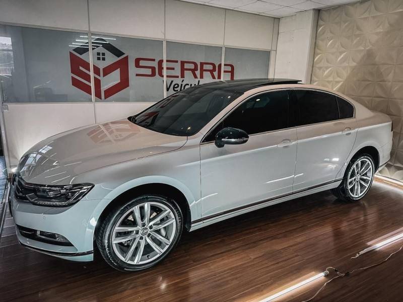 VOLKSWAGEN - PASSAT - 2018/2019 - Branca - R$ 156.900,00