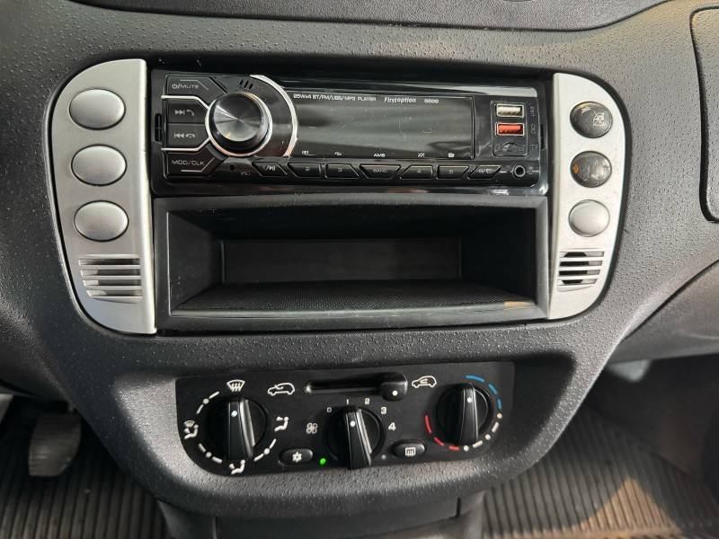 CITROËN - C3 - 2011/2012 - Vermelha - R$ 27.900,00