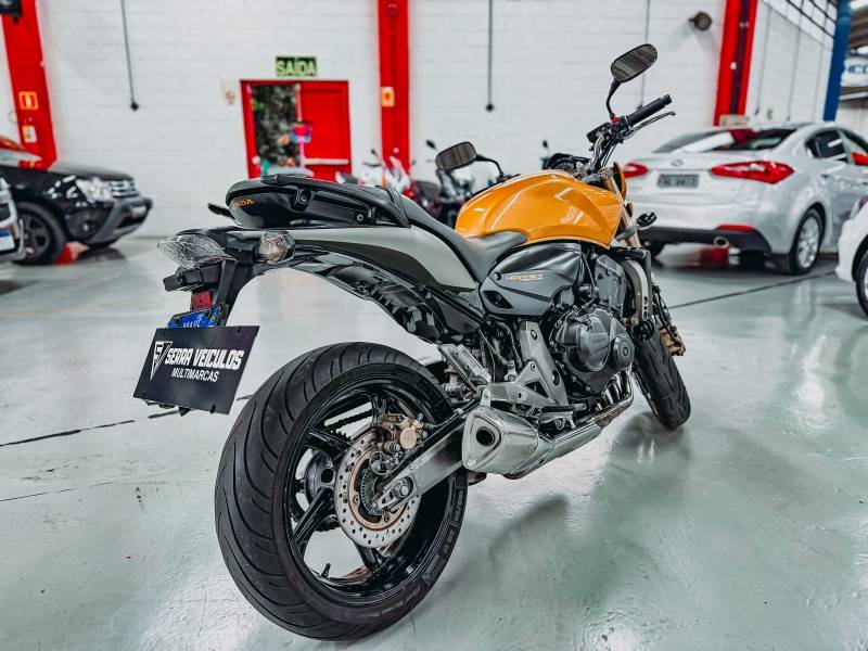 HONDA - CB 600F - 2009/2009 - Dourada - R$ 35.900,00