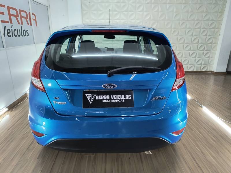 FORD - FIESTA - 2013/2014 - Azul - R$ 42.900,00