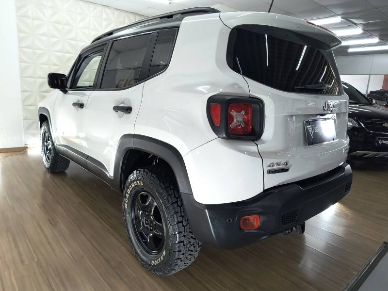 JEEP - RENEGADE - 2016/2017 - Branca - R$ 79.900,00