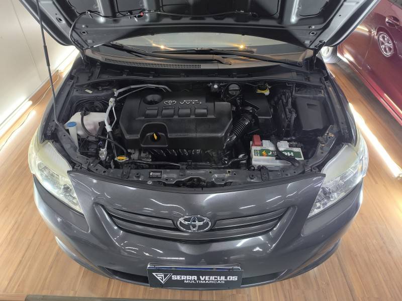 TOYOTA - COROLLA - 2010/2011 - Cinza - R$ 58.900,00