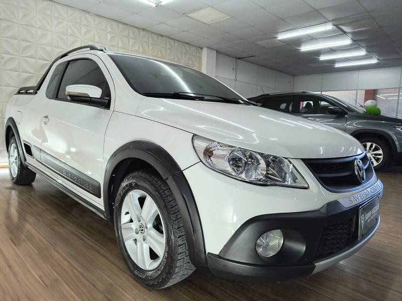 VOLKSWAGEN - SAVEIRO - 2011/2012 - Branca - R$ 52.900,00