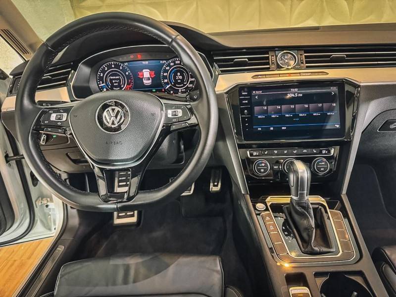 VOLKSWAGEN - PASSAT - 2018/2019 - Branca - R$ 156.900,00