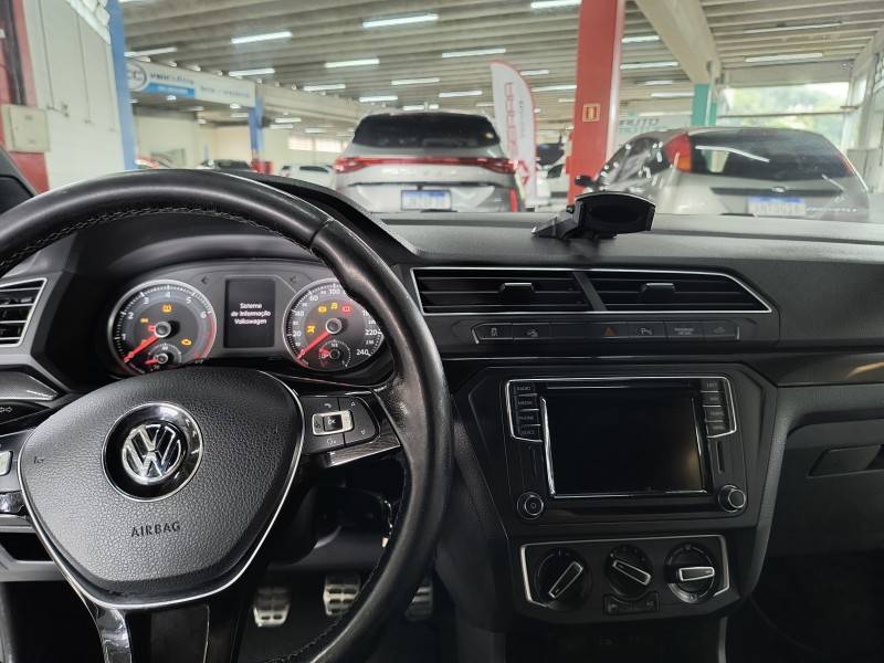VOLKSWAGEN - SAVEIRO - 2017/2018 - Branca - R$ 78.900,00