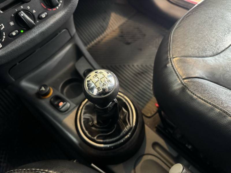 CITROËN - C3 - 2011/2012 - Vermelha - R$ 27.900,00
