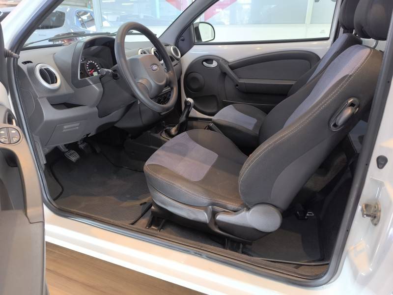 FORD - KA - 2012/2013 - Branca - R$ 30.900,00