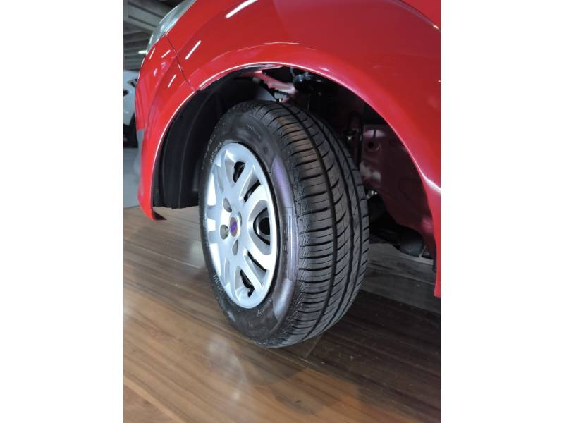 FORD - FIESTA - 2013/2014 - Vermelha - R$ 34.900,00