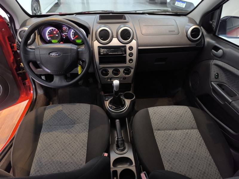 FORD - FIESTA - 2013/2014 - Vermelha - R$ 34.900,00