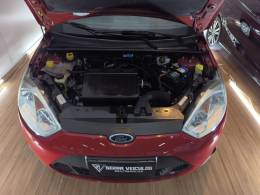 FORD - FIESTA - 2013/2014 - Vermelha - R$ 34.900,00