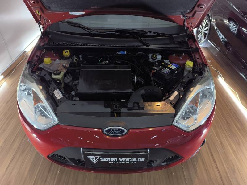 FORD - FIESTA - 2013/2014 - Vermelha - R$ 34.900,00