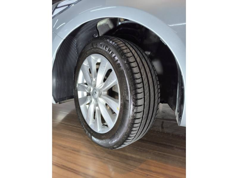 KIA MOTORS - CERATO - 2013/2014 - Prata - R$ 60.900,00