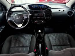TOYOTA - ETIOS - 2015/2015 - Cinza - R$ 45.900,00