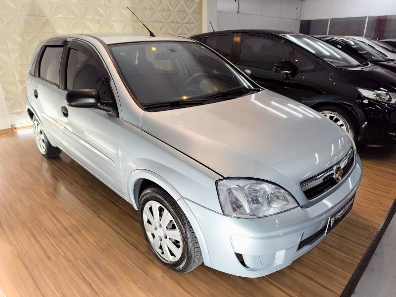 CHEVROLET - CORSA - 2012/2012 - Prata - R$ 35.900,00