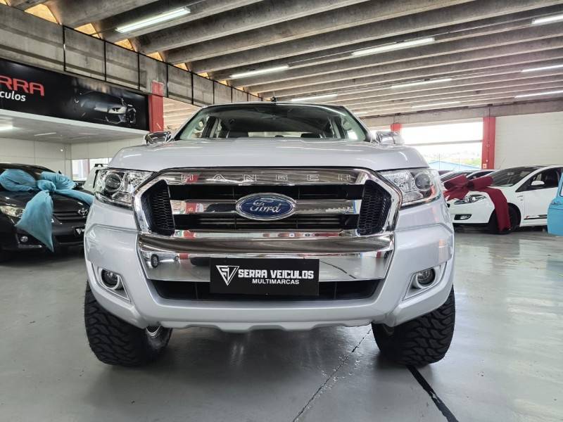 FORD - RANGER - 2017/2018 - Prata - R$ 139.900,00