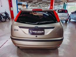 FORD - FOCUS - 2006/2006 - Prata - R$ 27.900,00
