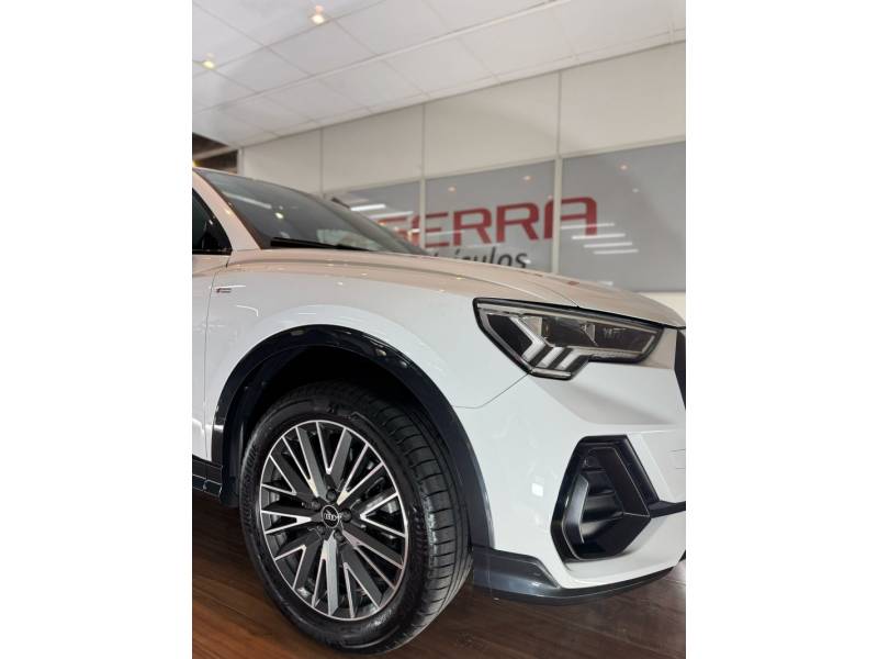 AUDI - Q3 - 2022/2022 - Branca - R$ 259.900,00