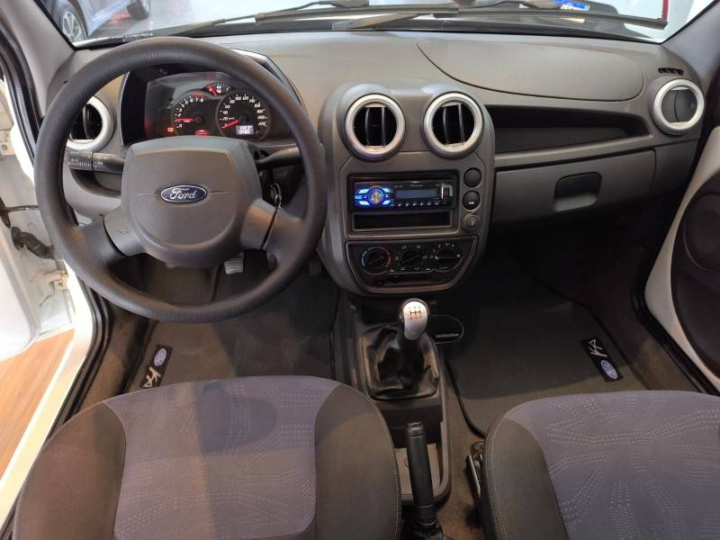 FORD - KA - 2012/2013 - Branca - R$ 29.900,00