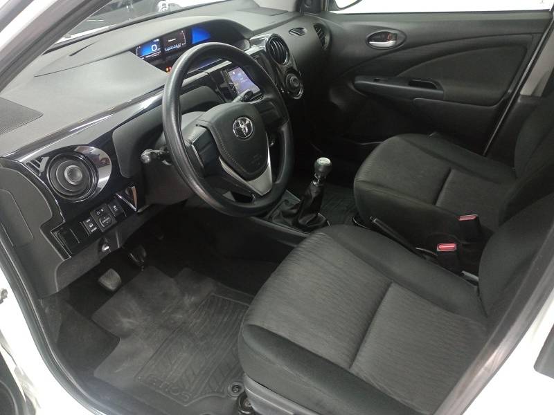 TOYOTA - ETIOS - 2019/2020 - Branca - R$ 61.900,00