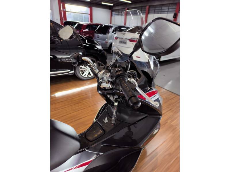 HONDA - PCX - 2018/2018 - Prata - R$ 14.900,00