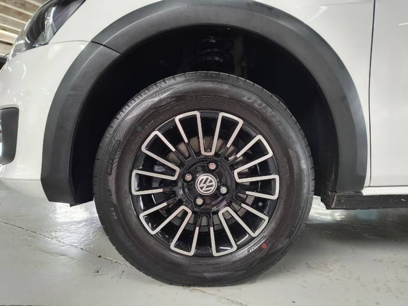 VOLKSWAGEN - SAVEIRO - 2014/2015 - Branca - R$ 47.900,00